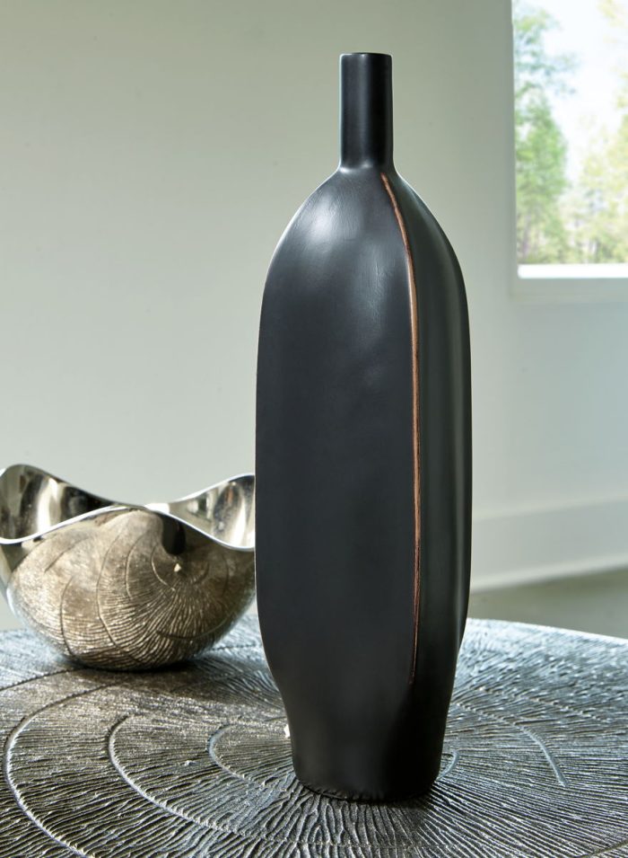 Rhaveney - Vase - Medium - Image 3