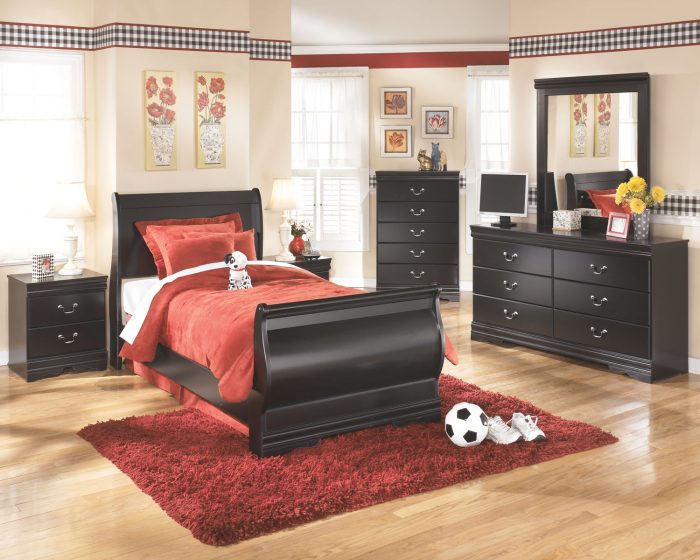 Huey Vineyard - Black - Dresser, Mirror - Image 4