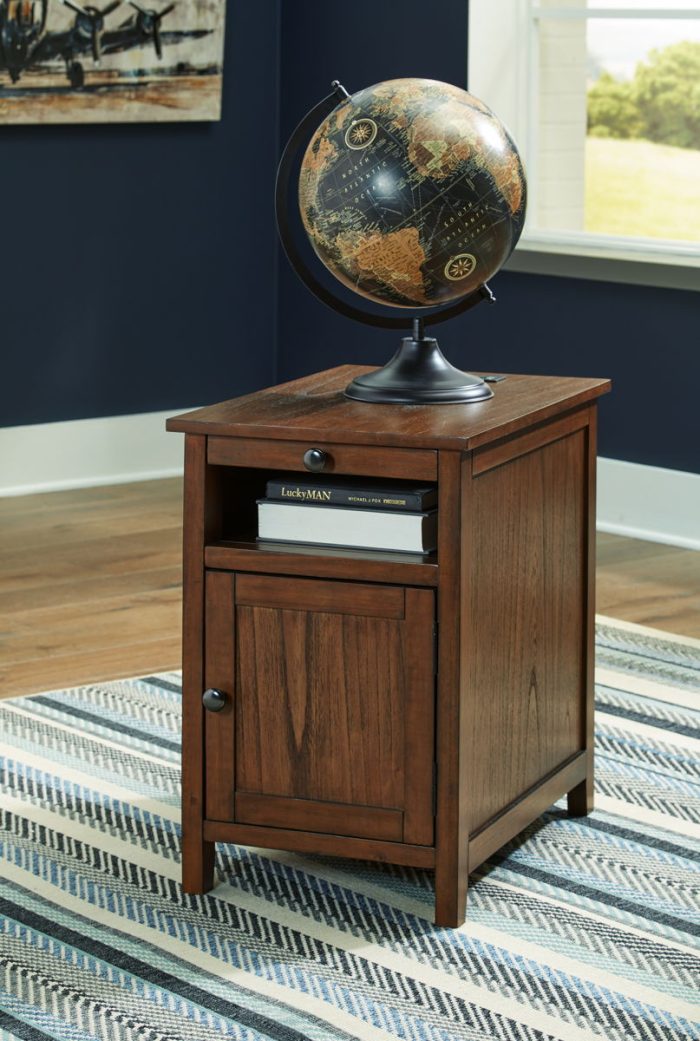 Treytown - Chair Side End Table - Image 8