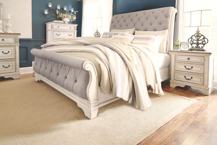 Realyn - Upholstered Sleigh Bed - Image 2