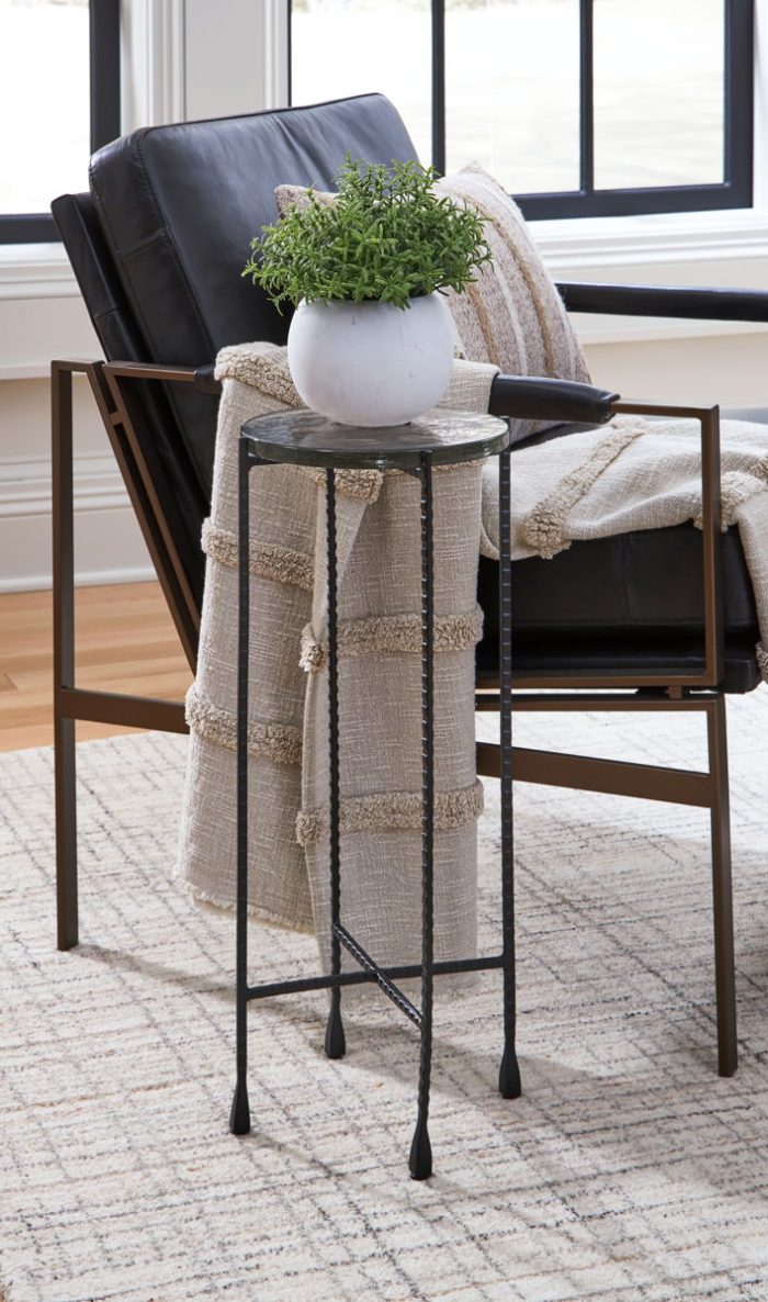 Newgoren - Clear / Black - Accent Table - Image 4