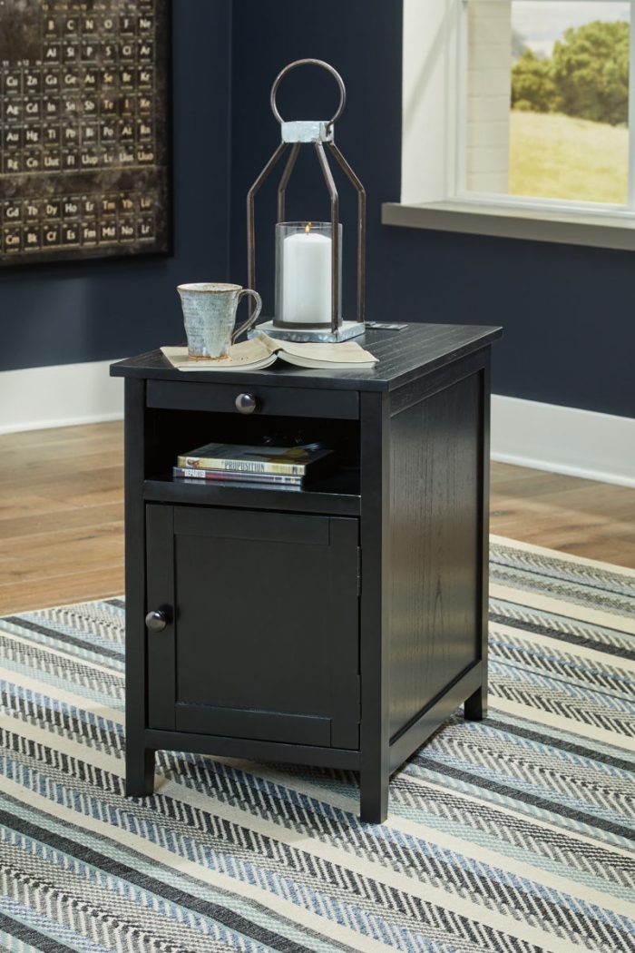Treytown - Chair Side End Table - Image 4