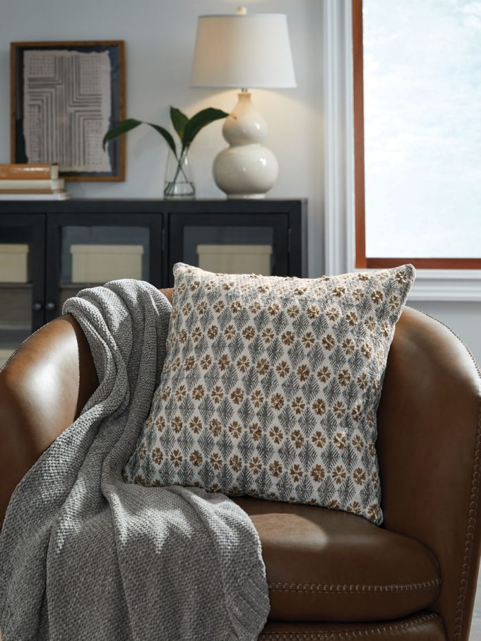 Dainwick - Pillow - Image 4
