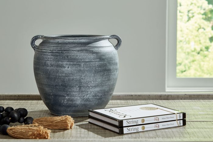 Meadie - 9" Vase - Image 5