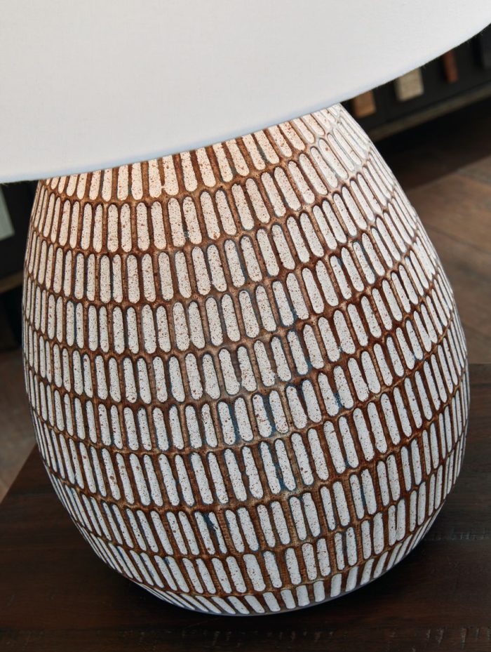Darrich - Beige / White - Metal Table Lamp - Image 3