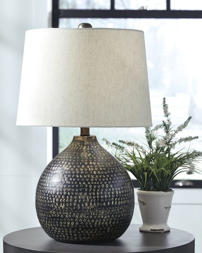 Maire - Black / Gold Finish - Metal Table Lamp - Image 2