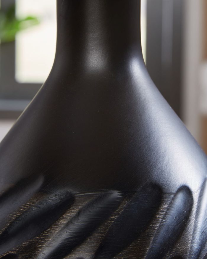 Garinton - Ceramic Table Lamp - Image 6