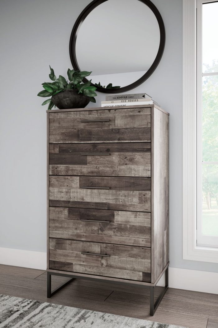 Neilsville - Black / Gray - Five Drawer Chest - Image 2
