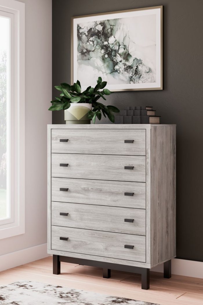Vessalli - Black / Gray - Five Drawer Wide Chest - Image 3