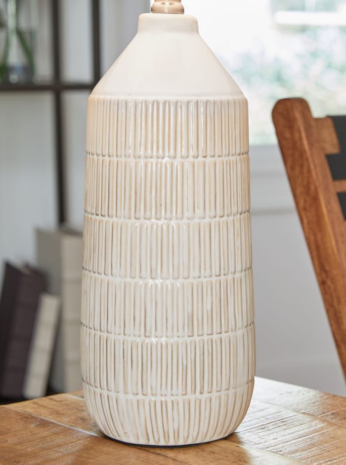 Willport - Off White - Ceramic Table Lamp (Set of 2) - Image 2