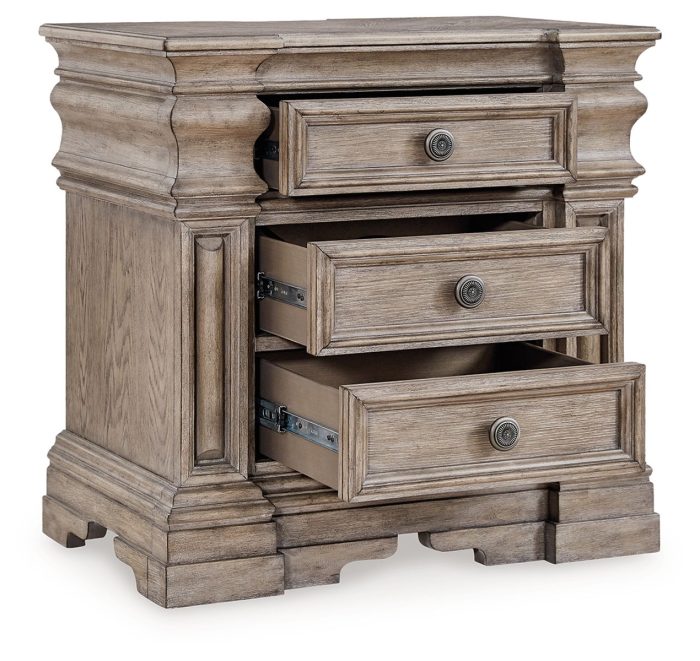 Blairhurst - Light Grayish Brown - Three Drawer Night Stand - Image 4