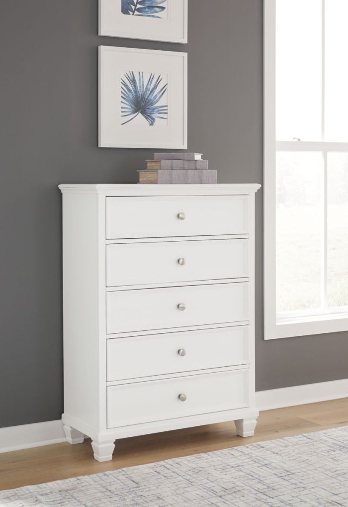 Fortman - White - Five Drawer Chest - Image 4