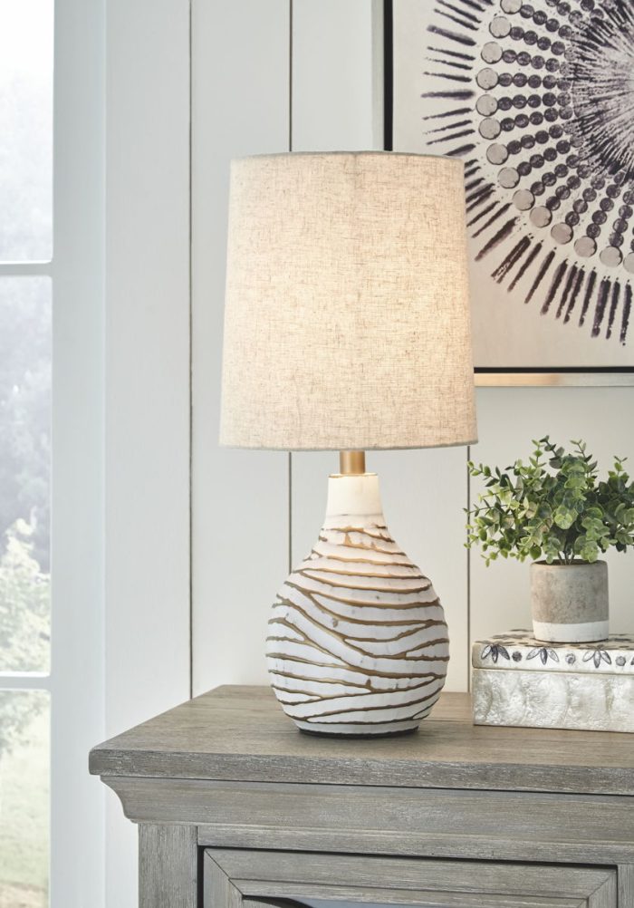 Aleela - White / Gold Finish - Metal Table Lamp - Image 4