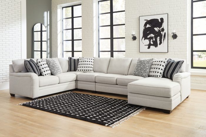 Huntsworth - Sectional - Image 3