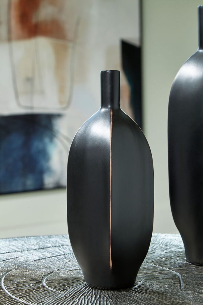 Rhaveney - Vase - Small - Image 2