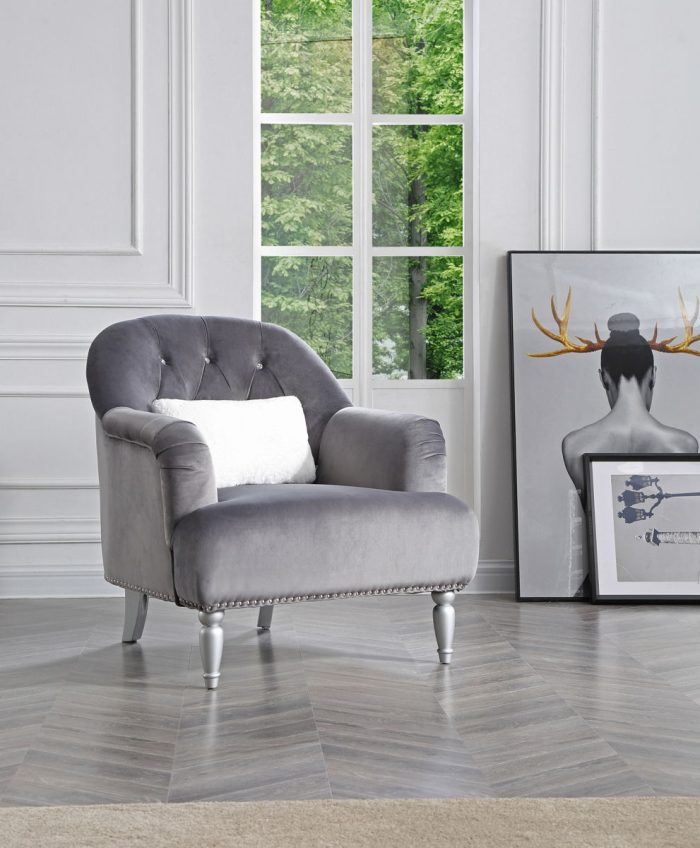 Elegant Traditional Armchair - Image 4